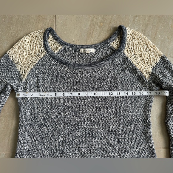 M - Pink Rose Sweater - Picture 8 of 11